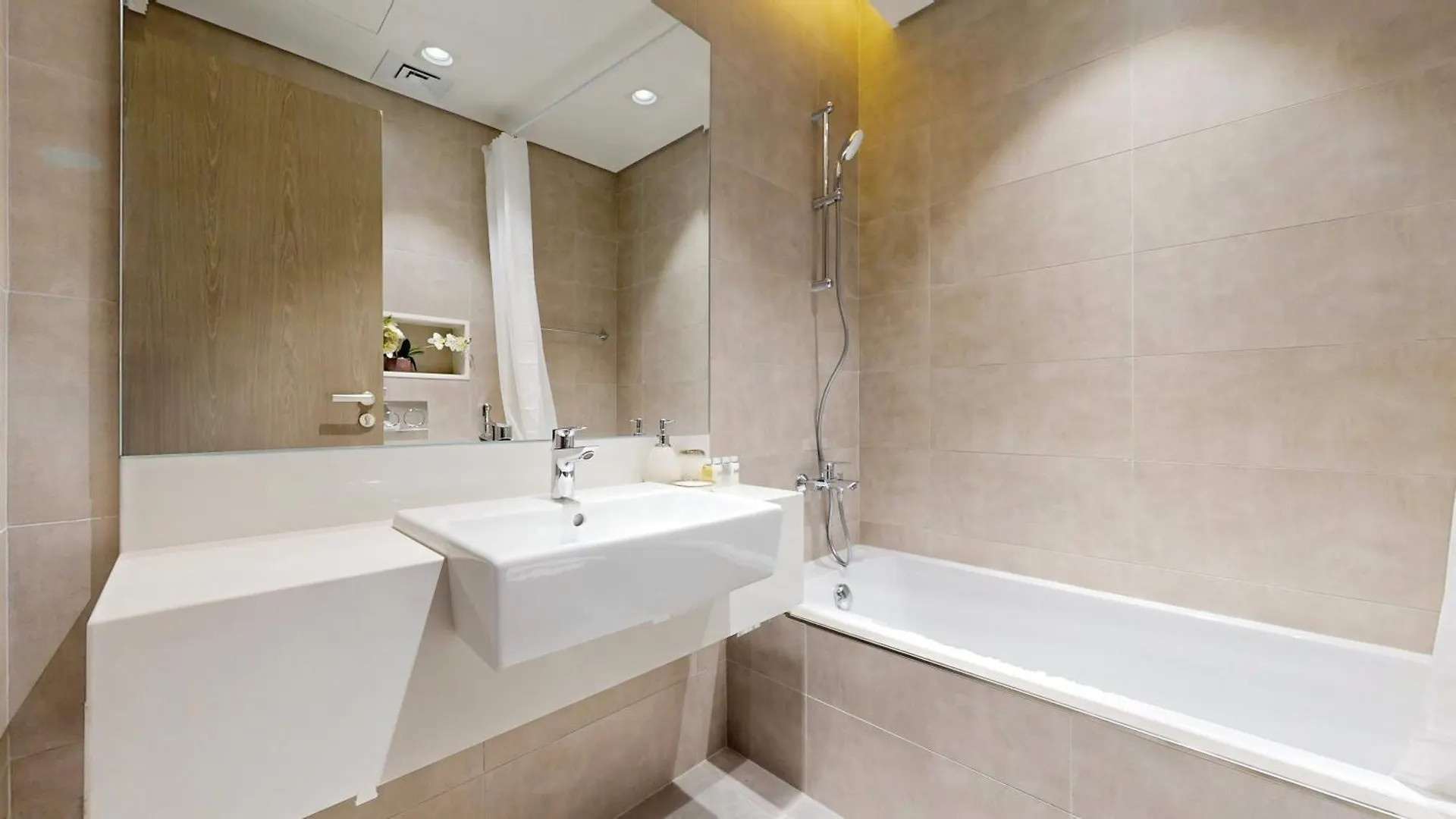 District One - Vibrant One Bedroom In Meydan Dubai Apartment